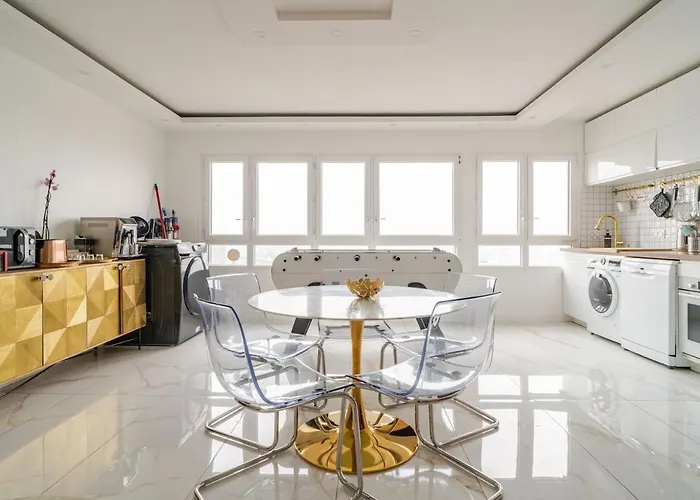 Nice Apartment With Amazing View Of Paris Plus Parking