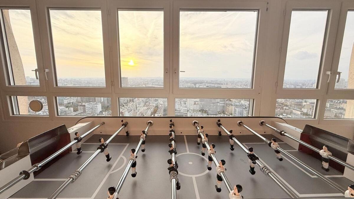 With Amazing View Of Parking *