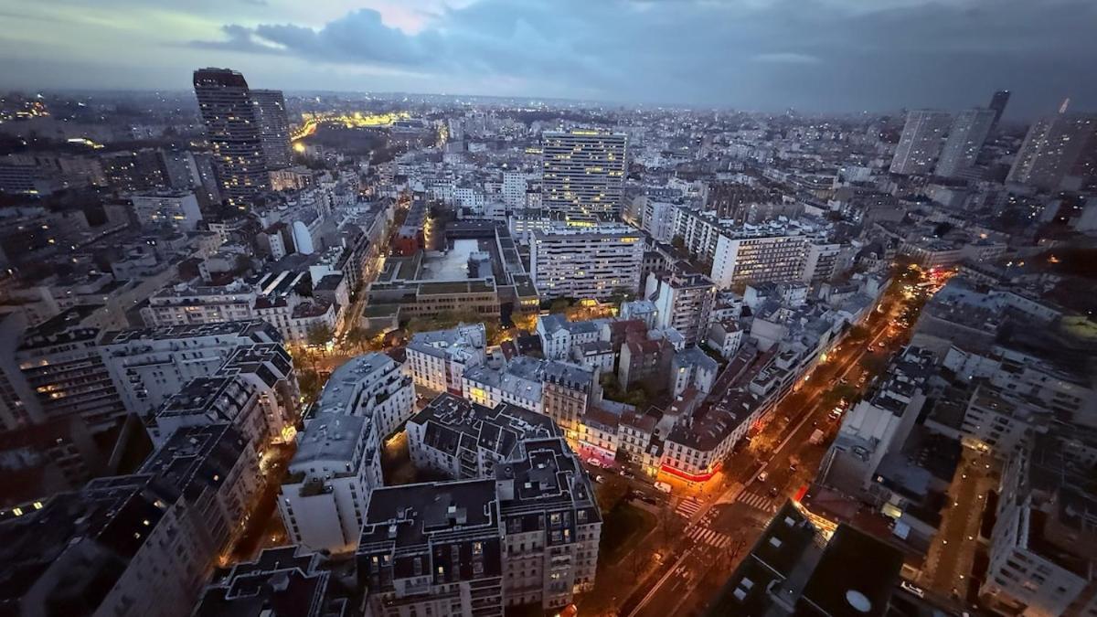 Appartement With Amazing View Of Parking *